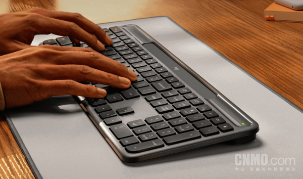 罗技Signature Slim Solar+键盘